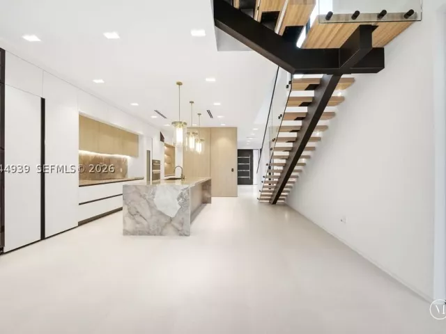 3-bedroom home for sale in Fort Lauderdale - 1332 NE 16th Ter - MondialRealty