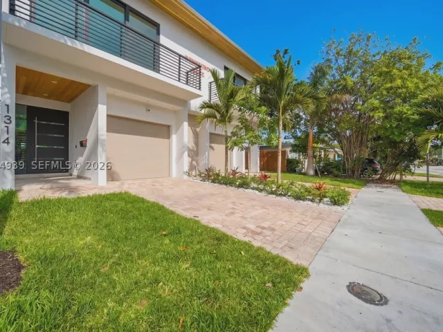 3-bedroom home for sale in Fort Lauderdale - 1332 NE 16th Ter - MondialRealty