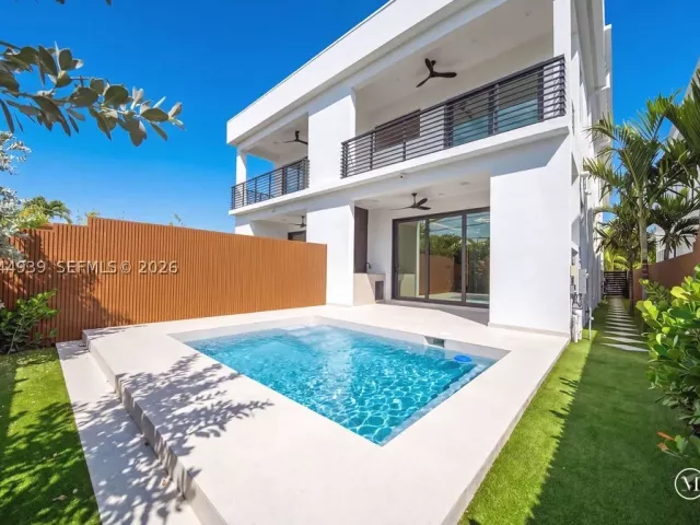3-bedroom home for sale in Fort Lauderdale - 1332 NE 16th Ter - MondialRealty