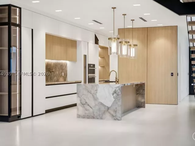 3-bedroom home for sale in Fort Lauderdale - 1332 NE 16th Ter - MondialRealty