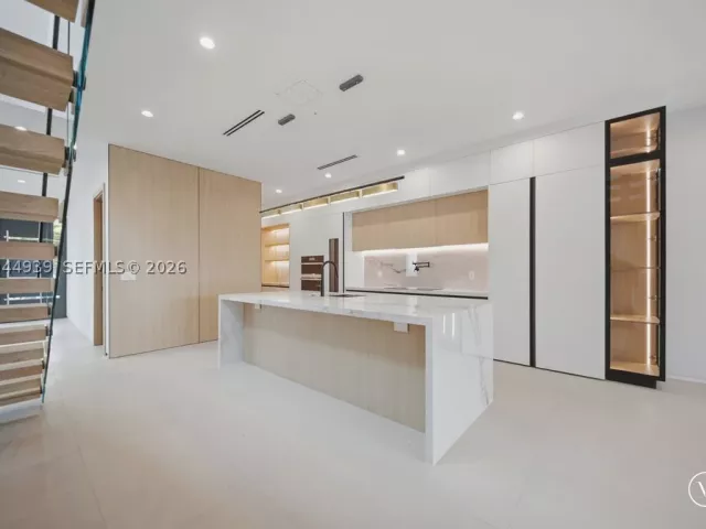 3-bedroom home for sale in Fort Lauderdale - 1332 NE 16th Ter - MondialRealty