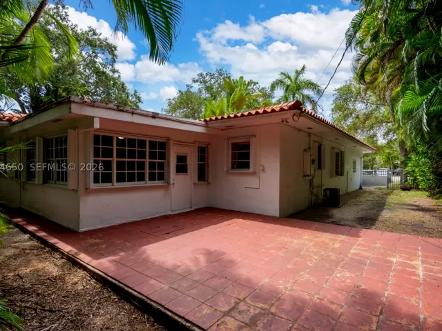 5-bedroom home for rent in Coral Gables - 1439 Miller Rd - MondialRealty