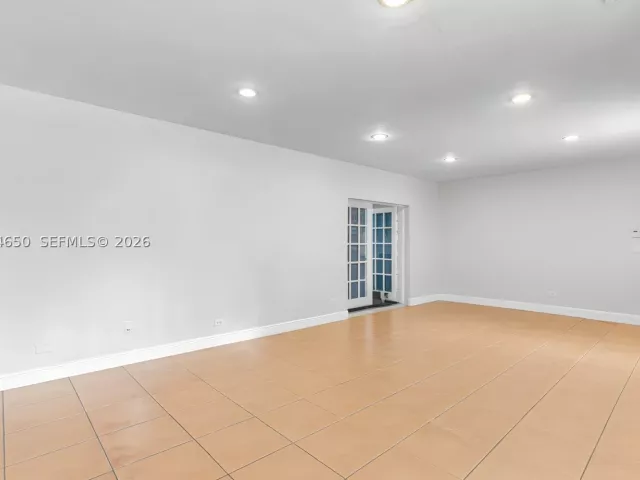 5-bedroom home for rent in Coral Gables - 1439 Miller Rd - MondialRealty