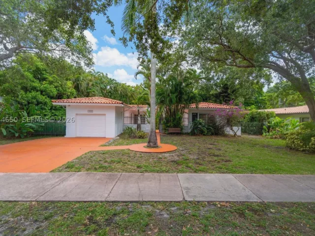 5-bedroom home for rent in Coral Gables - 1439 Miller Rd - MondialRealty