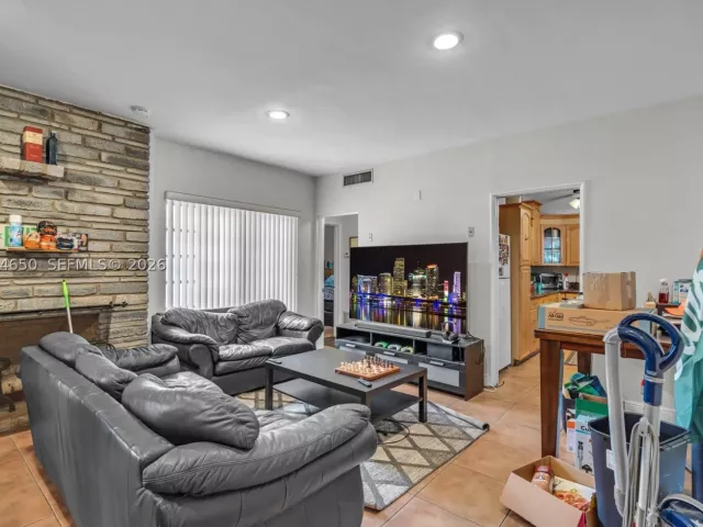 5-bedroom home for rent in Coral Gables - 1439 Miller Rd - MondialRealty