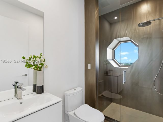 5-bedroom condo for sale in Sunny Isles Beach - 17875 Collins Ave PH5002 - MondialRealty