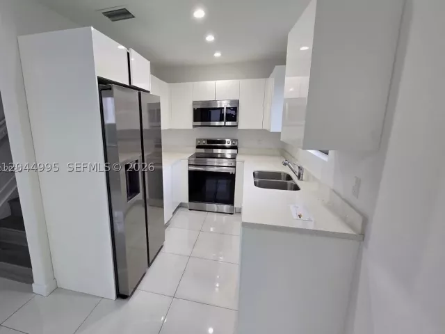 3-bedroom home for rent in Miami - 2771 NW 43rd Terrance 2771 - MondialRealty