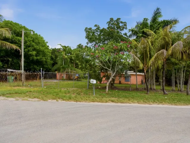 3-bedroom home for sale in Homestead - 15401 SW 240th St - MondialRealty