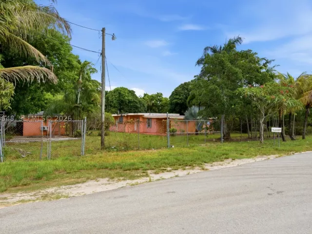 3-bedroom home for sale in Homestead - 15401 SW 240th St - MondialRealty