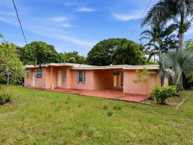 3-bedroom home for sale in Homestead - 15401 SW 240th St - MondialRealty