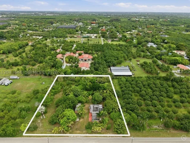 3-bedroom home for sale in Homestead - 15401 SW 240th St - MondialRealty