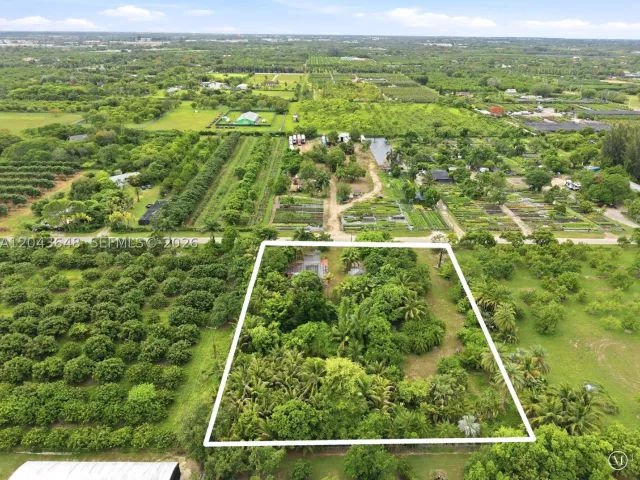 3-bedroom home for sale in Homestead - 15401 SW 240th St - MondialRealty
