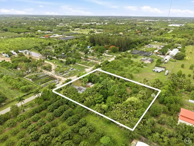 3-bedroom home for sale in Homestead - 15401 SW 240th St - MondialRealty