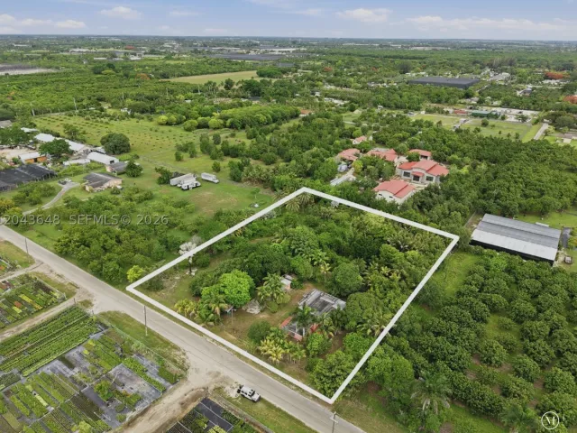 3-bedroom home for sale in Homestead - 15401 SW 240th St - MondialRealty