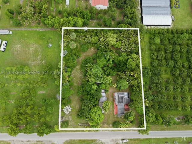 3-bedroom home for sale in Homestead - 15401 SW 240th St - MondialRealty