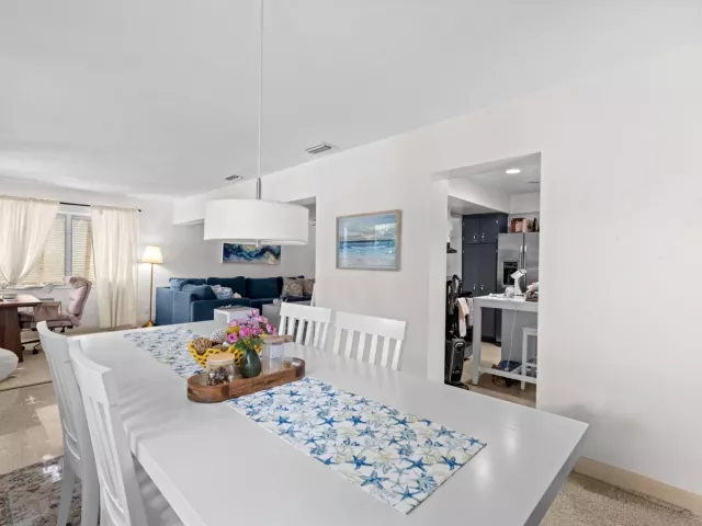 3-bedroom home for rent in Fort Lauderdale - 224 N Gordon Road - MondialRealty