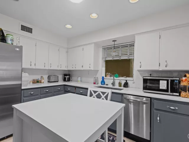 3-bedroom home for rent in Fort Lauderdale - 224 N Gordon Road - MondialRealty