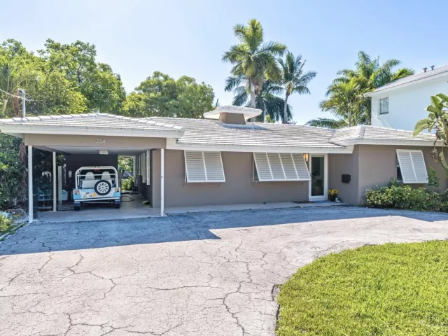 3-bedroom home for rent in Fort Lauderdale - 224 N Gordon Road - MondialRealty