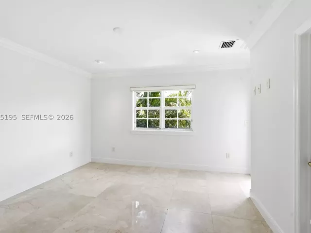 3-bedroom home for rent in Key Biscayne - 592 Fernwood Rd B - MondialRealty