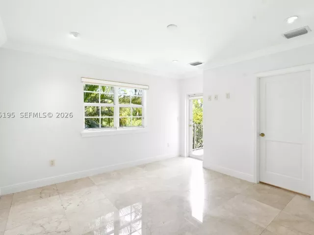 3-bedroom home for rent in Key Biscayne - 592 Fernwood Rd B - MondialRealty