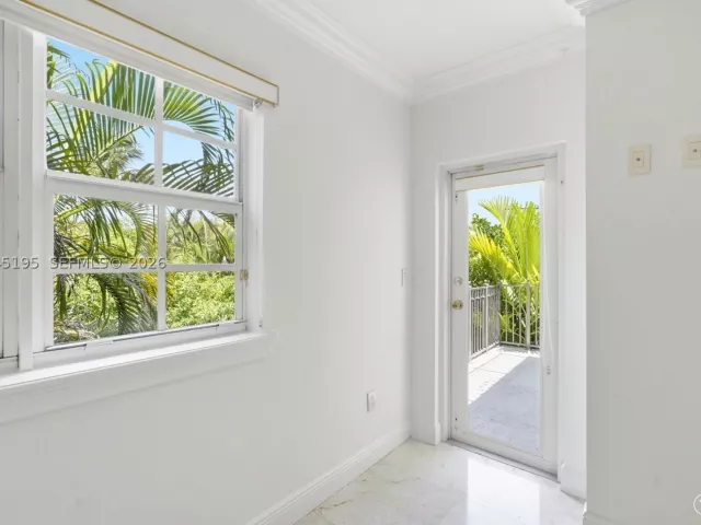 3-bedroom home for rent in Key Biscayne - 592 Fernwood Rd B - MondialRealty