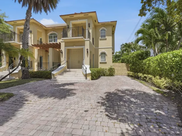 3-bedroom home for rent in Key Biscayne - 592 Fernwood Rd B - MondialRealty