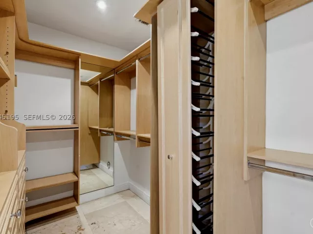 3-bedroom home for rent in Key Biscayne - 592 Fernwood Rd B - MondialRealty