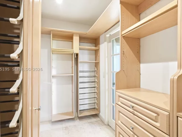 3-bedroom home for rent in Key Biscayne - 592 Fernwood Rd B - MondialRealty