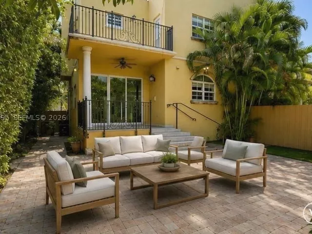 3-bedroom home for rent in Key Biscayne - 592 Fernwood Rd B - MondialRealty
