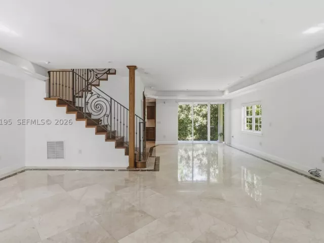 3-bedroom home for rent in Key Biscayne - 592 Fernwood Rd B - MondialRealty