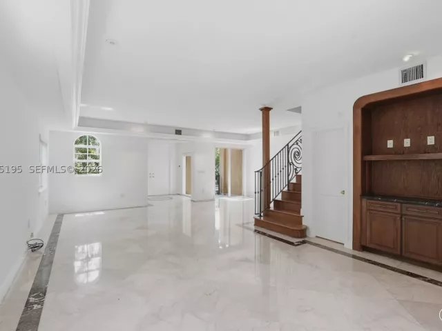 3-bedroom home for rent in Key Biscayne - 592 Fernwood Rd B - MondialRealty