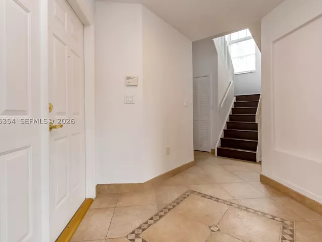 5-bedroom home for rent in Doral - 5132 NW 106th Ave 5132 - MondialRealty