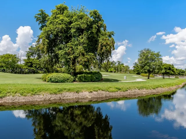 5-bedroom home for rent in Doral - 5132 NW 106th Ave 5132 - MondialRealty