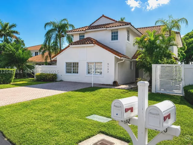 5-bedroom home for rent in Doral - 5132 NW 106th Ave 5132 - MondialRealty