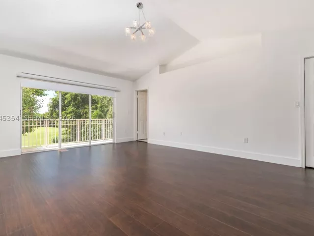 5-bedroom home for rent in Doral - 5132 NW 106th Ave 5132 - MondialRealty