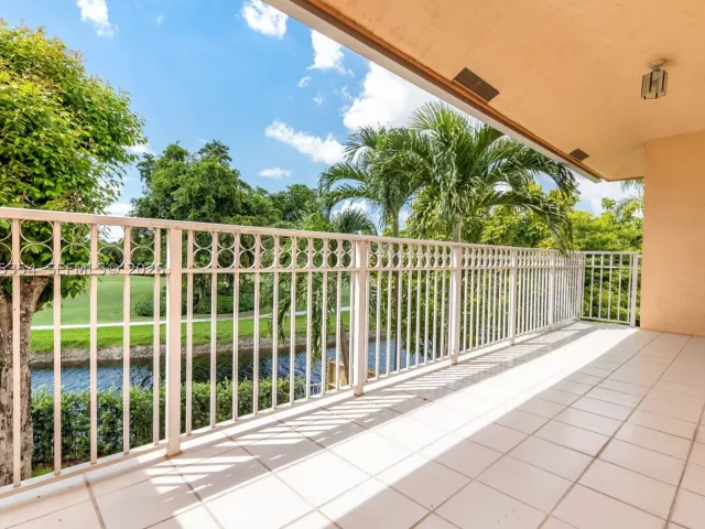 5-bedroom home for rent in Doral - 5132 NW 106th Ave 5132 - MondialRealty