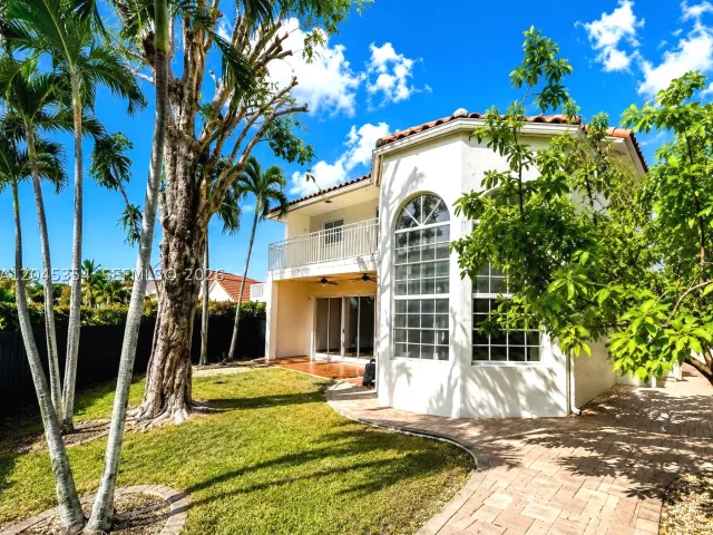 5-bedroom home for rent in Doral - 5132 NW 106th Ave 5132 - MondialRealty