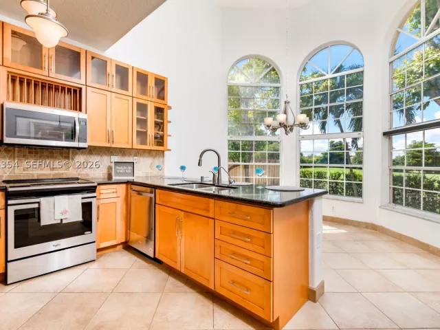 5-bedroom home for rent in Doral - 5132 NW 106th Ave 5132 - MondialRealty