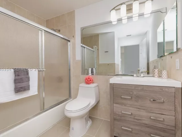 5-bedroom home for rent in Doral - 5132 NW 106th Ave 5132 - MondialRealty