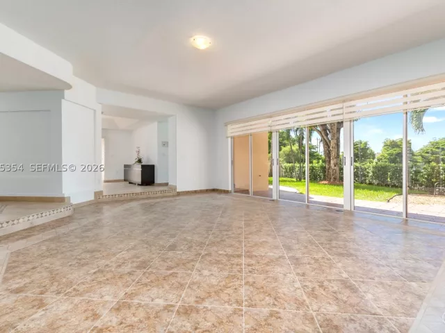 5-bedroom home for rent in Doral - 5132 NW 106th Ave 5132 - MondialRealty