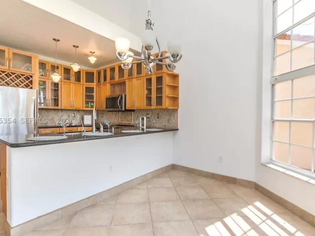 5-bedroom home for rent in Doral - 5132 NW 106th Ave 5132 - MondialRealty