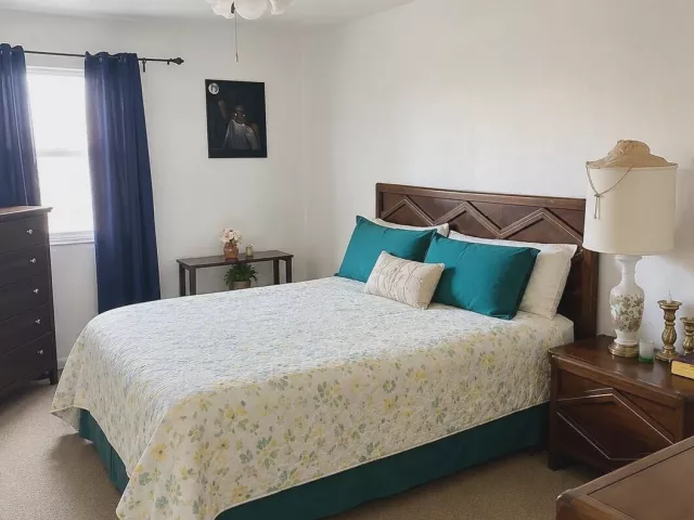 3-bedroom home for sale in Miami - 14620 E Polk Street - MondialRealty