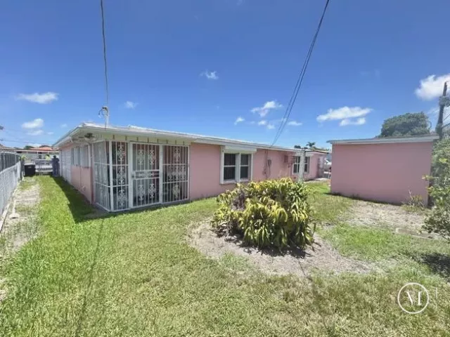 3-bedroom home for sale in Miami - 14620 E Polk Street - MondialRealty