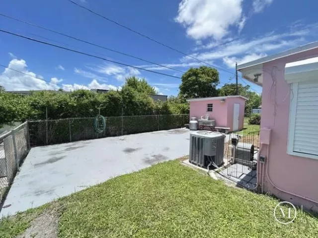 3-bedroom home for sale in Miami - 14620 E Polk Street - MondialRealty