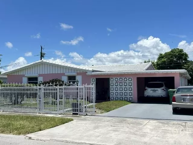 3-bedroom home for sale in Miami - 14620 E Polk Street - MondialRealty