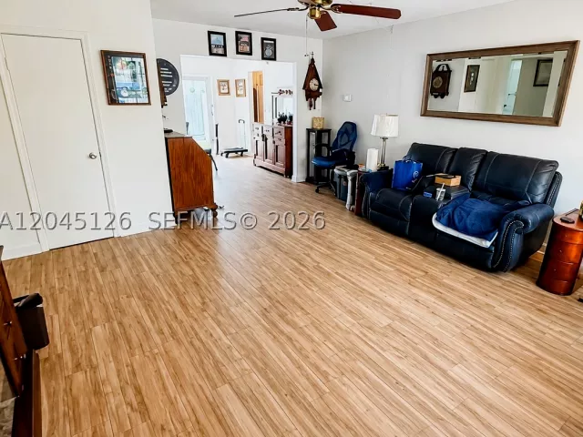 3-bedroom home for sale in Hollywood - 6145 Hayes St - MondialRealty