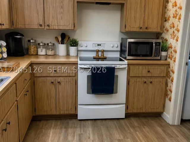3-bedroom home for sale in Hollywood - 6145 Hayes St - MondialRealty