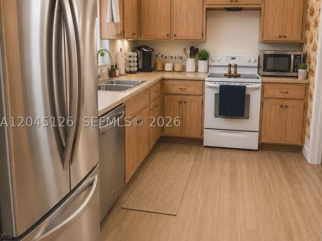 3-bedroom home for sale in Hollywood - 6145 Hayes St - MondialRealty