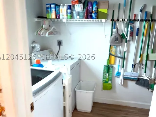 3-bedroom home for sale in Hollywood - 6145 Hayes St - MondialRealty