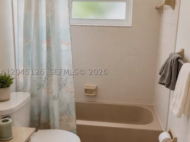 3-bedroom home for sale in Hollywood - 6145 Hayes St - MondialRealty